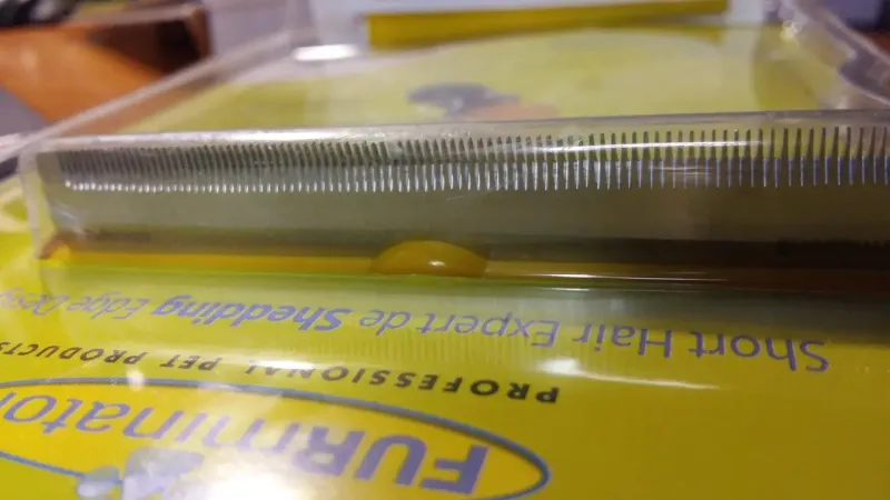 Фурмінатор для довгошерстих собак та кішок з кнопкою Furminator Short Hair Large 10 см