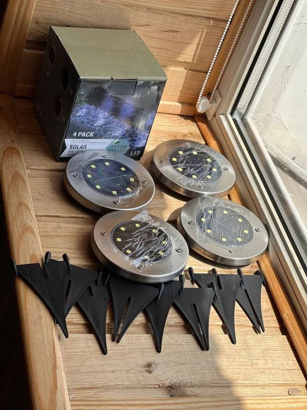Садовий вуличний світлодіодний ліхтар-підсвічування на сонячній батареї (4 шт.) Solar Pathway Lights