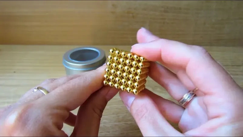 Головоломка Неокуб золотий NeoCube у боксі 216 кульок металевий 5 мм