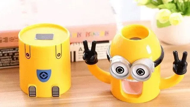 Дозатор зубної пасти Міньйон Brush Holder