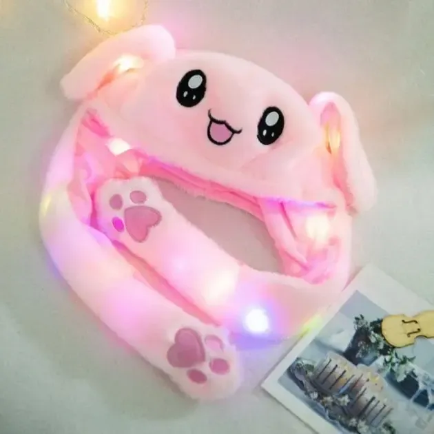 Шапка, що світиться з вушками, що рухаються.