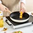 Скляний дозатор оливкової олії із щіткою 630мл   2 в 1, силіконова крапельниця для вимірювання пляшки для приготування їжі та щітка для випічки