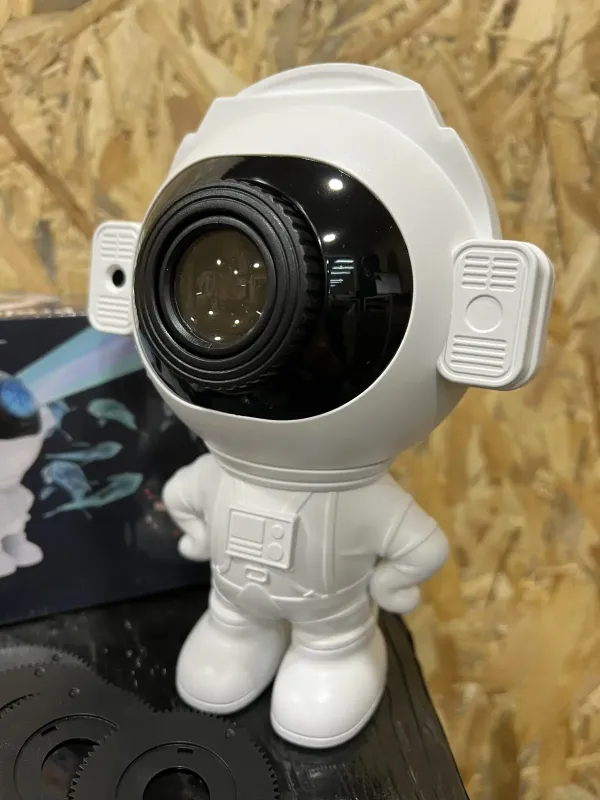 Лазерний нічник-проектор Астронавт зоряне небо з картриджем