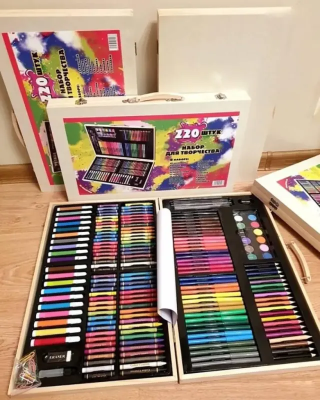 Великий дитячий набір для малювання та творчості, художній набір 220 предметів у дерев'яній валізці