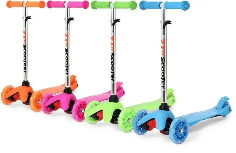 зелений Триколісний самокат з колесами, що світяться