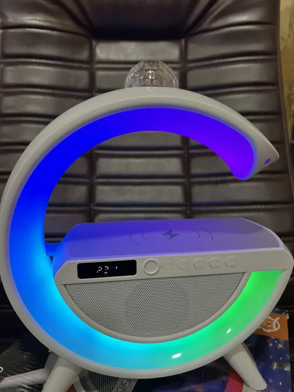 Розумний світильник колонка з будильником та диско кулею/Нічник з бездротовою зарядкою для телефону/Bluetooth-колонка