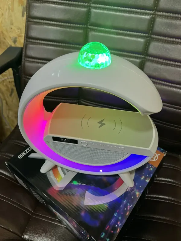 Розумний світильник колонка з будильником та диско кулею/Нічник з бездротовою зарядкою для телефону/Bluetooth-колонка