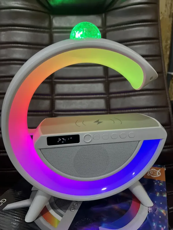 Розумний світильник колонка з будильником та диско кулею/Нічник з бездротовою зарядкою для телефону/Bluetooth-колонка