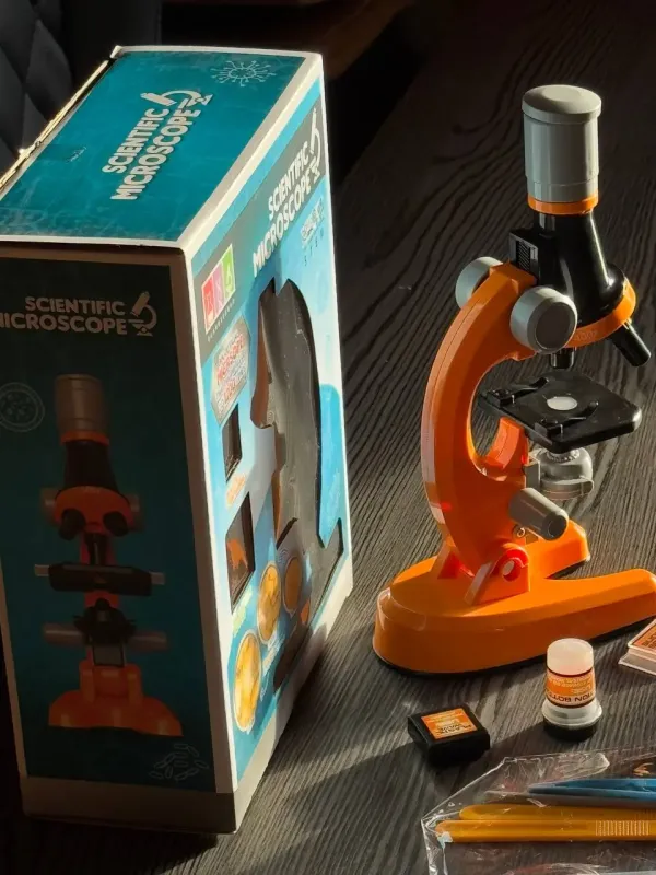 Дитячий мікроскоп Scientific Microscope збільшує у 1200 разів