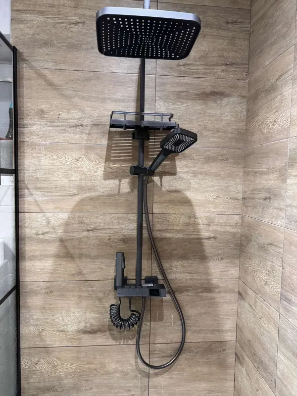 Душова система з термостатом, настінне кріплення, цифровий дисплей