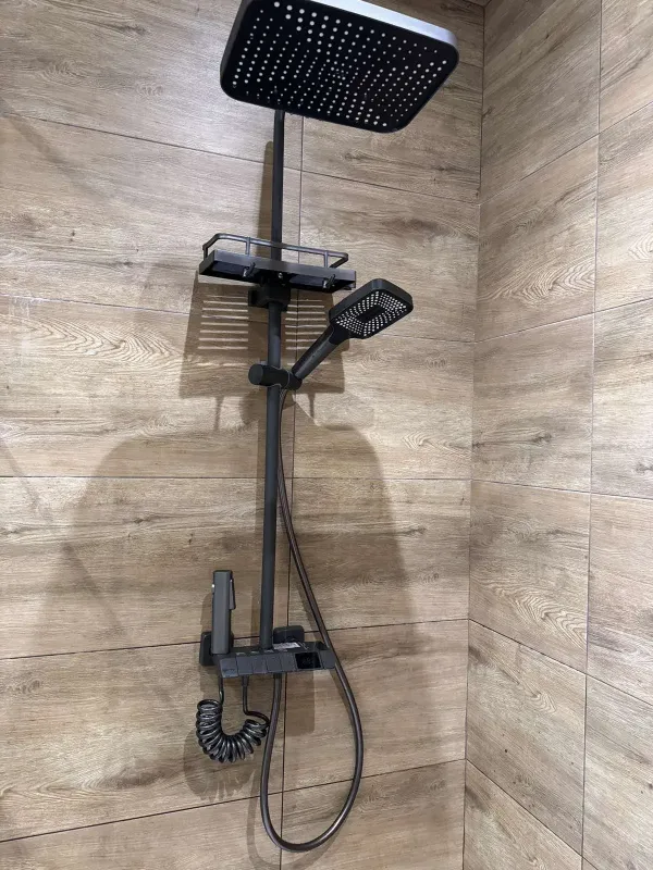 Душова система з термостатом, настінне кріплення, цифровий дисплей