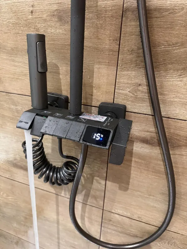 Душова система з термостатом, настінне кріплення, цифровий дисплей