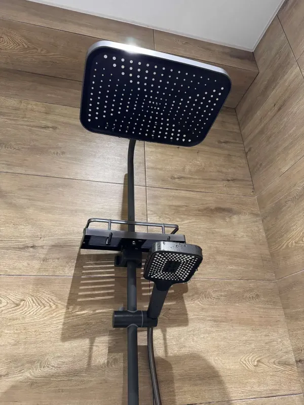 Душова система з термостатом, настінне кріплення, цифровий дисплей