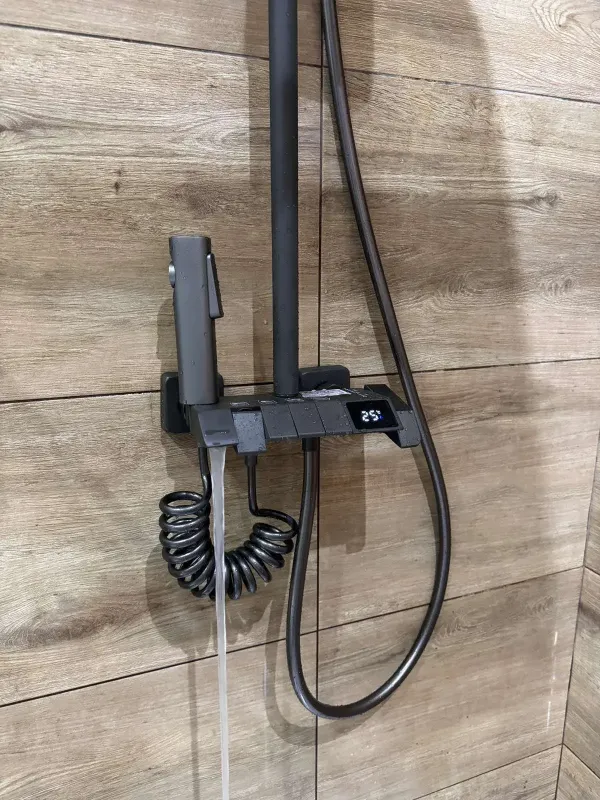 Душова система з термостатом, настінне кріплення, цифровий дисплей