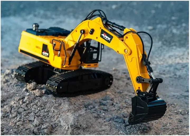 Екскаватор на радіокеруванні (ківш рухається, звук, підсвічування, гусеничний хід, пульт)