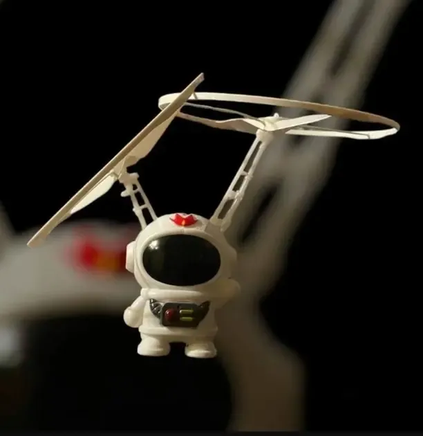 Літаючий "Космонавт", Левітуючий електричний ударостійкий спінер, бумеранг з LED підсвічуванням, TRG-198741