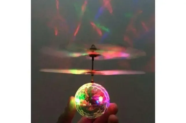 Літаючий м'яч Whirly Ball led