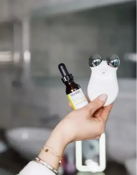 Мікрострумовий масажер для обличчя