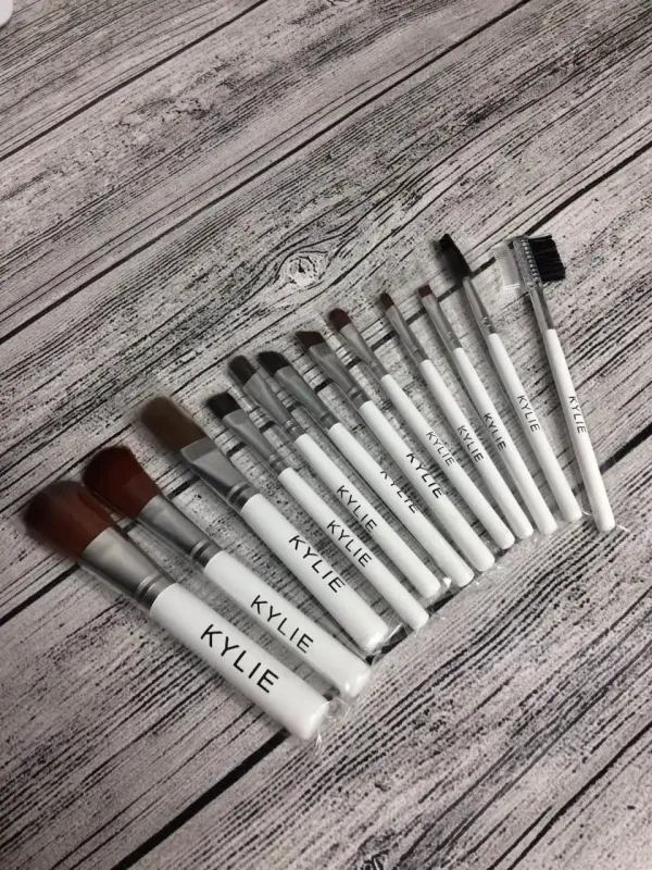 Набір кистей для макіяжу KYLIE 12 штук