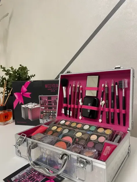 Набір косметики для макіяжу GM19423 у валізці HA-281