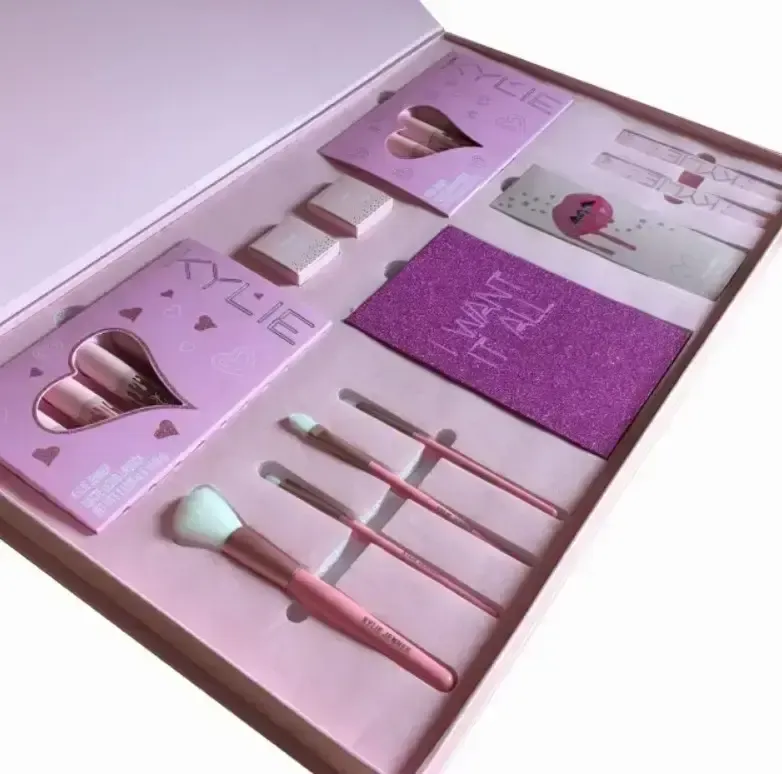 Набір подарунковий KYLIE рожевий | Набір декоративної косметики | Косметика Кайлі Дженнер