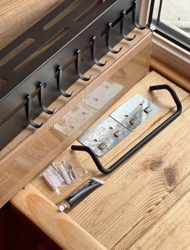 Настінна багатофункціональна стійка для зберігання кухонного приладдя 30 см