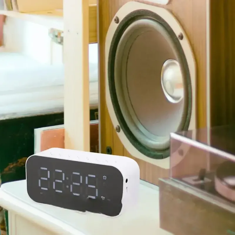 Портативна колонка Bluetooth з годинником Q5 BT