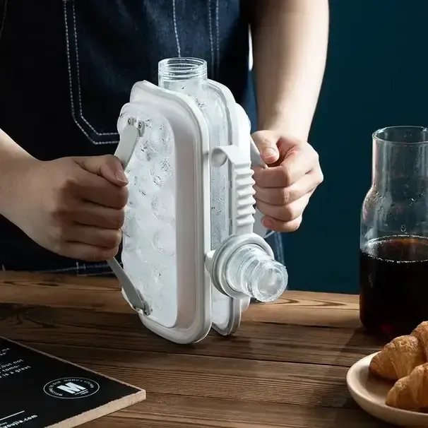 Портативна силіконова форма для льоду пляшка 2 в 1 ICE CUBE TRAY складана на 17 кульок