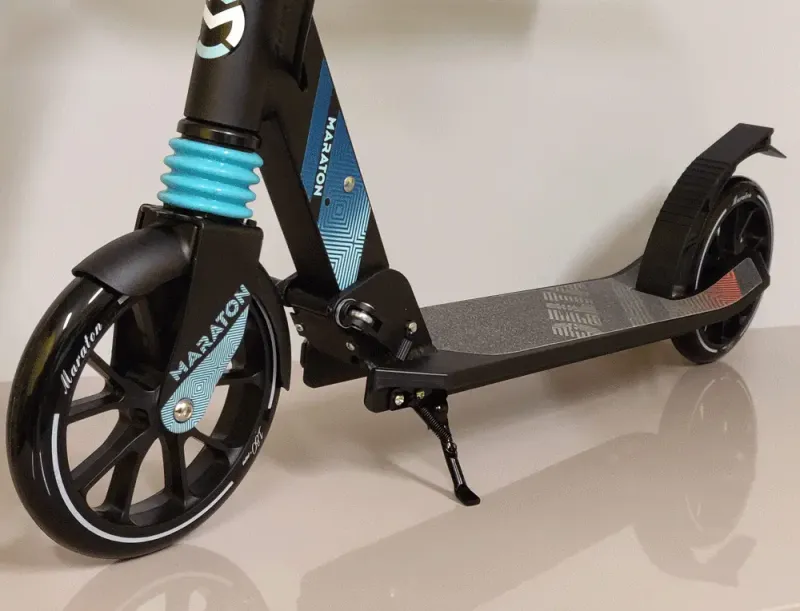 Самокат чорний Maraton Delta