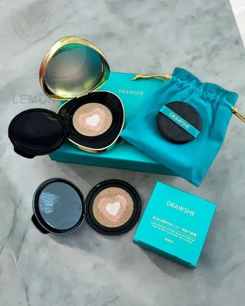 Кушон для обличчя, зволожуюча тональна основа / Крем-кушон для догляду за шкірою Drawshe Blue Diamond