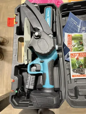 Ланцюгова пила в валізі з 2 акумуляторами 36V (автоматична подача олії)