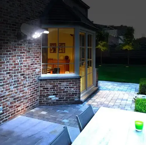 Вуличний ліхтар на сонячній батареї у вигляді камери CL877A 180W муляж камери з пультом та датчиком руху GS-0877