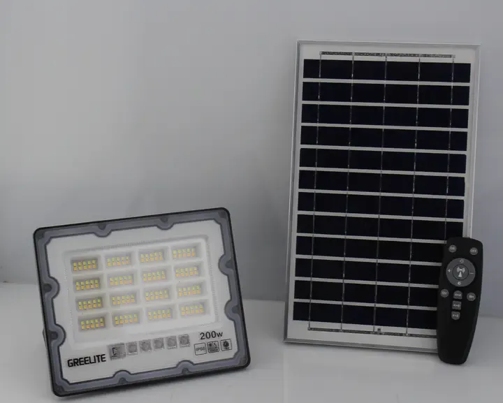 Вуличний ліхтар на стовп потужністю 200 Вт із сонячною панеллю та пультом